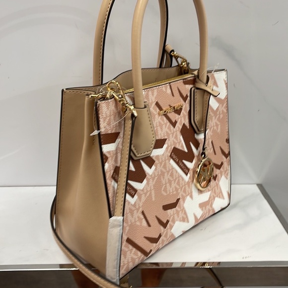 Michael Kors Mercer Medium Leather Messenger Buff Multi - Picture 6 of 16